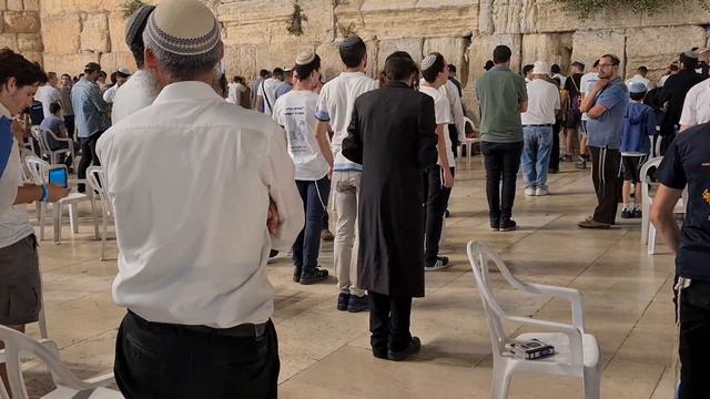 Kaddish at the Wailing Wall - one of the most important and central elements in the Jewish liturgy. смотреть онлайн