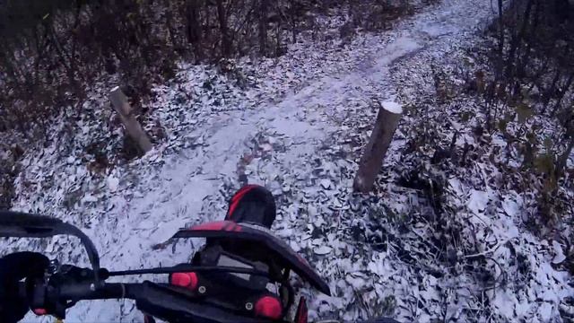 На питбайке по снегу.Покатушка на TTR125 смотреть онлайн