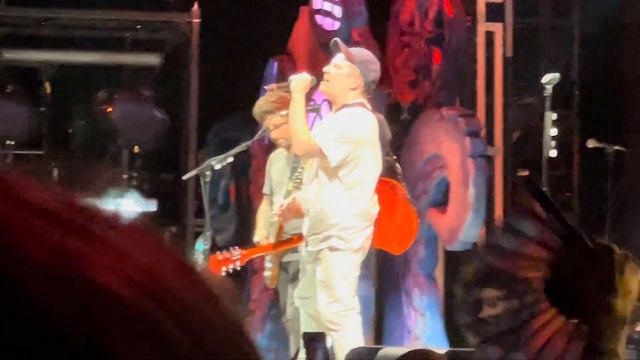 Fall Out Boy “My Songs Know What You Did In The Dark (Light Em Up)” (Live in St Louis MO 06-23-2023 смотреть онлайн