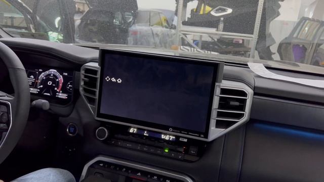 Toyota Tundra 2022+   доп мультимедиа на штатный монитор