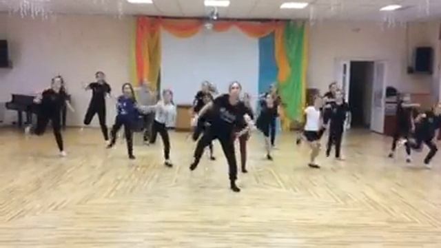 Крутой танец! Каждый выучет! смотреть онлайн
