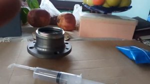 Один из способов как можно смазать ступичный подшипник на Гранте.