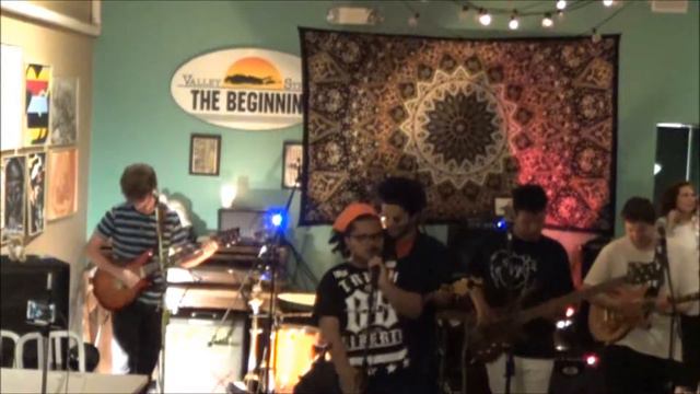 Smiley Arriaga ft. Medicine Fish - "Smokin' Crack Up In My Hood" (live at Sip This 5/27/2017) смотреть онлайн