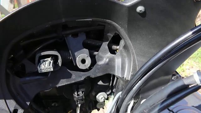 Замена лампочки ближнего света на Suzuki Bandit 1250 смотреть онлайн