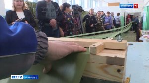 Каргапольцы изобрели специальный станок для плетения маскировочных сетей.