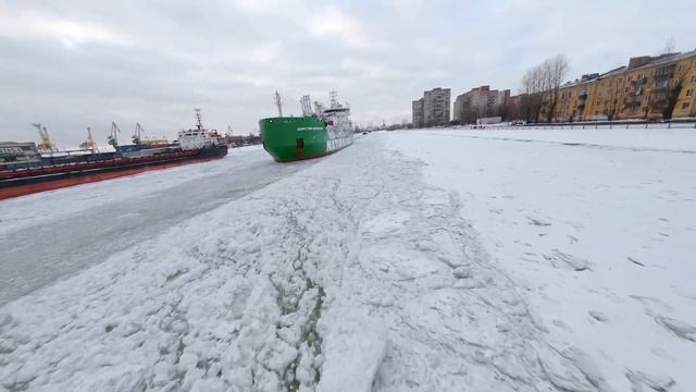 I Caught GREEN GAS Tanker Under The Bridge! FPV In Saint-Petersburg
