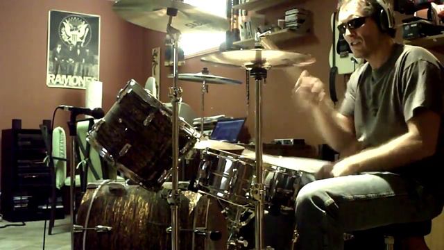 Ramones - Bad Brain - Drum Cover смотреть онлайн