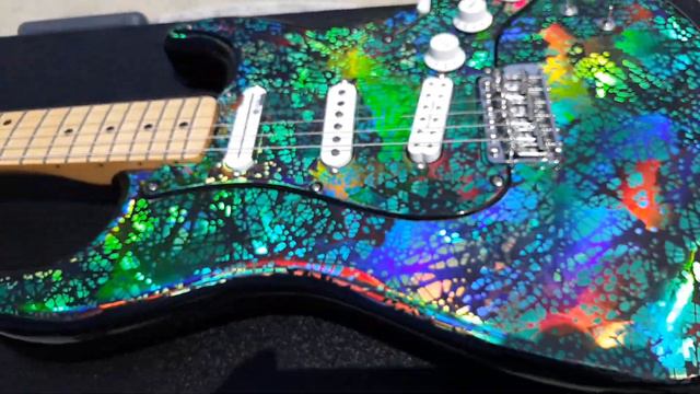 Mean Street Guitars Radical Stripes HoloLightFX paint job Fender Stratocaster vid 2 смотреть онлайн