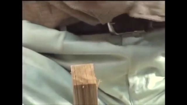 Японец делает дизайнерское панно из дерева смотреть онлайн