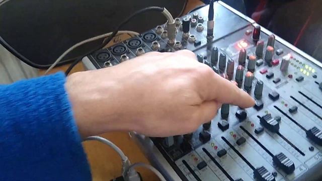 Behringer X1204USB FX section noise issue смотреть онлайн