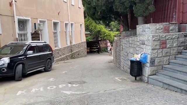 ОТДЫХ НА ЮЖНОМ БЕРЕГУ КРЫМА. ПРО ГУРЗУФ. Артек, узкие улочки, море, набережная, цены в кафе. смотреть онлайн