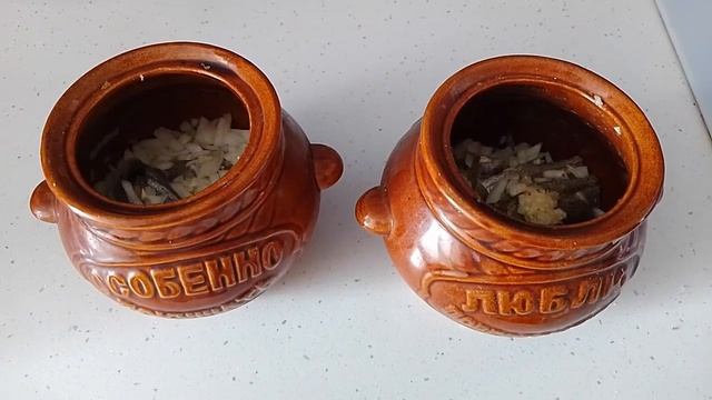 Готовим в духовке курицу и рыбу минтай с булгуром в горшочке. смотреть онлайн