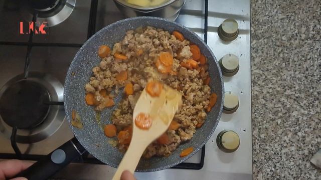 Необычайно вкусная картошка запеченная в сливочно-сырном соусе. Пальчики оближите!!!!!!!!!!!! смотреть онлайн
