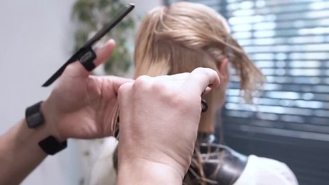 Triangular Graduation Haircut смотреть онлайн