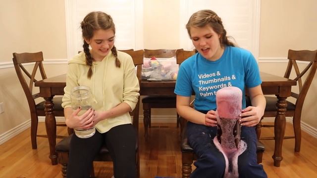 Last To Spill Wins! Bath Bomb Challenge I JustJordan33 смотреть онлайн