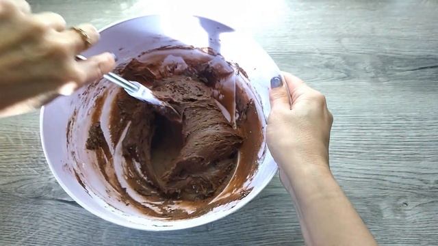 The original recipe for the popular chocolate dessert Whoopee Pie. It's wanted all over the world! смотреть онлайн