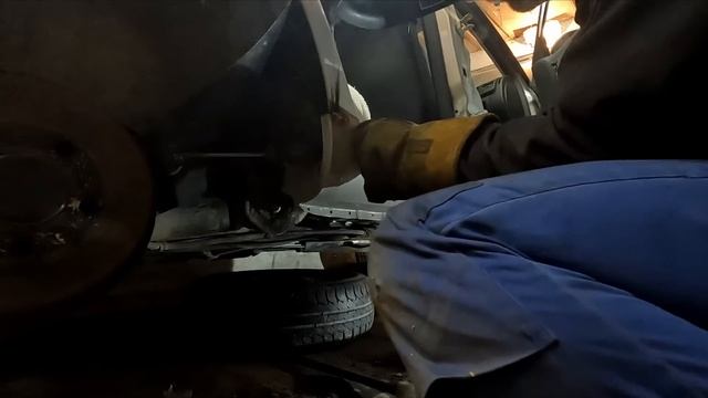 Jak wymienić próg w samochodzie? Wymiana progu krok po kroku:) Szlifowanie, spawanie, szpachlowanie смотреть онлайн