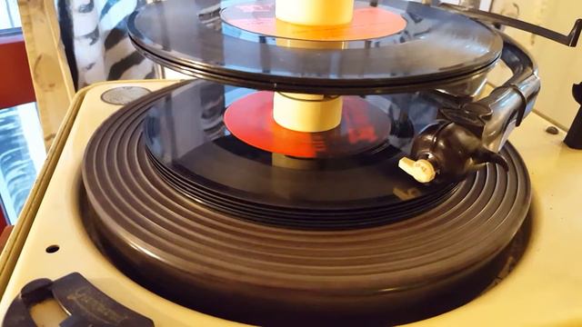 Testing An Old Garrard RC 121 4 HN newley restored with new pickup смотреть онлайн