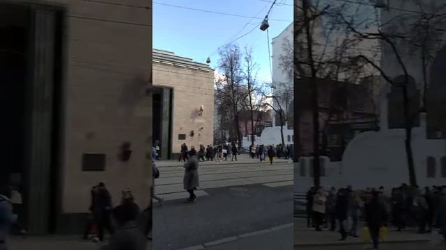 Наиболее Атмосферное Москвы • метро / улица Бауманская • Baumanskaya Metro Tram Street • SOULFUL смотреть онлайн