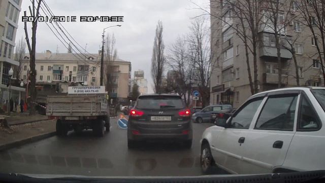 Как рассмешить самого себя в пробке или мини симфония :) смотреть онлайн
