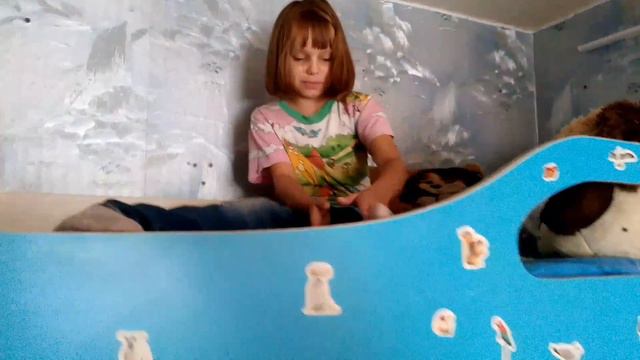 Маленькая Настюша знакомится с крысой "Ириска" смотреть онлайн