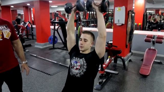 118 Молот + жим гантелей сидя смотреть онлайн
