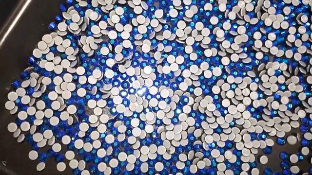 Стразы горячей фиксации цвет Sapphire AB сапфировый радужный Ю Корея смотреть онлайн