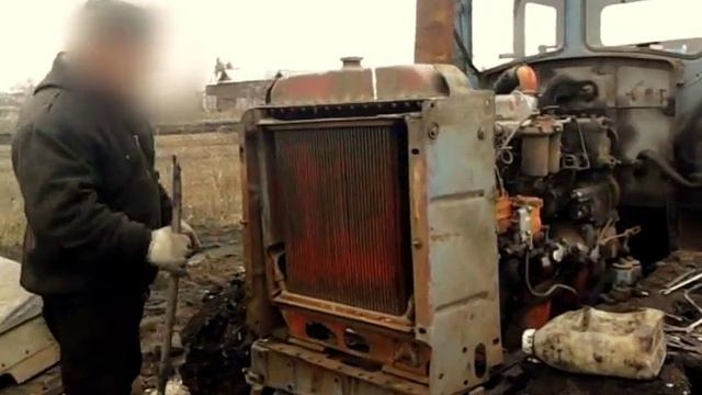 Копия видео Трактор работает на дровах смотреть онлайн