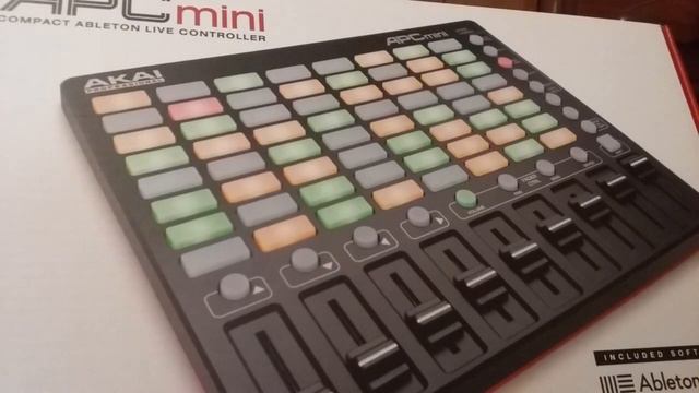 Akai APC Mini Unboxing And First Use смотреть онлайн