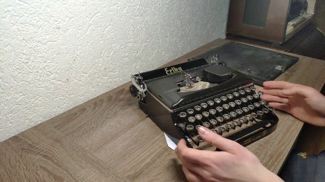 Erika Modell 9 1953 Schreibmaschine смотреть онлайн