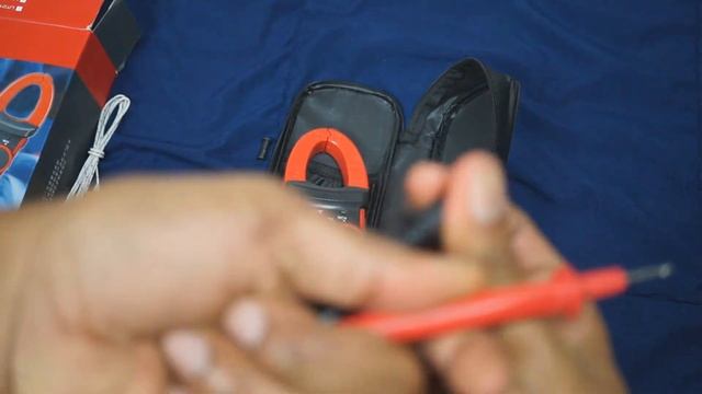 Unboxing and overview UNI-T UT216D Digital Clamp Meters 600A True RMS AC/DC Current Measurement смотреть онлайн