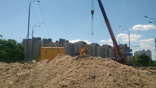 Прорыв теплотрассы возле м. Минская, Киев. 19.05.2017 смотреть онлайн