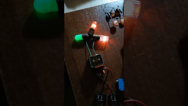 Удивительный свет неоновых ламп от самодельного источника напряжения! #diy смотреть онлайн