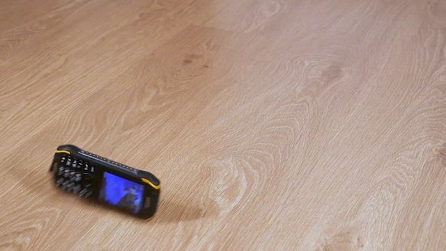 Когда телефон прочнее отношений... смотреть онлайн