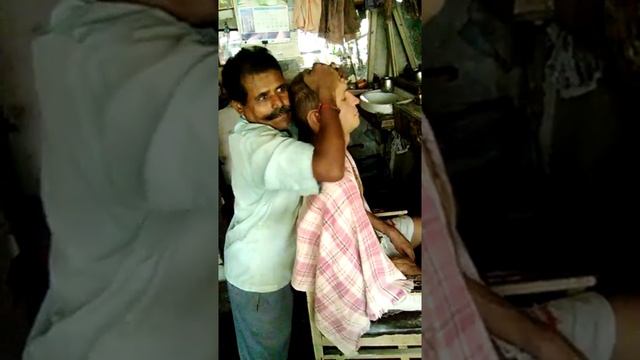 Александру Воробкало делает массаж головы непальский цирюльник смотреть онлайн