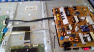 Smart-TV включается и сразу выключается.