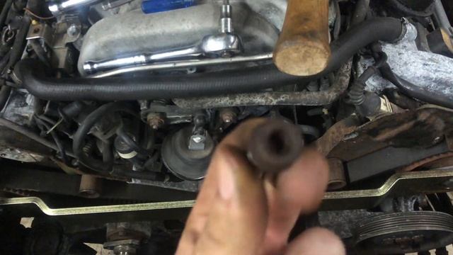 Servicing The Timing On The Audi 4.2L V8 смотреть онлайн