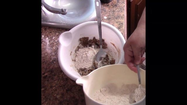 Old-Fashioned Appalachian Stack Cake with Dried Apple Filling смотреть онлайн