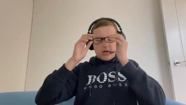 Распаковка наушников Razer для Xbox One и PS4 смотреть онлайн