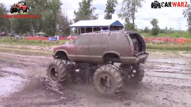 Mud Right Takes Crack At Bounty Pit At Country Compound July 2016 смотреть онлайн