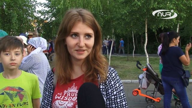 На Ураза-байрам бесплатно угощали пловом и мороженым! смотреть онлайн