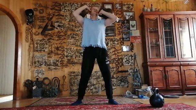 Фронтальный присед с гирями по 24 кг. Было 8, сегодня 9 смотреть онлайн