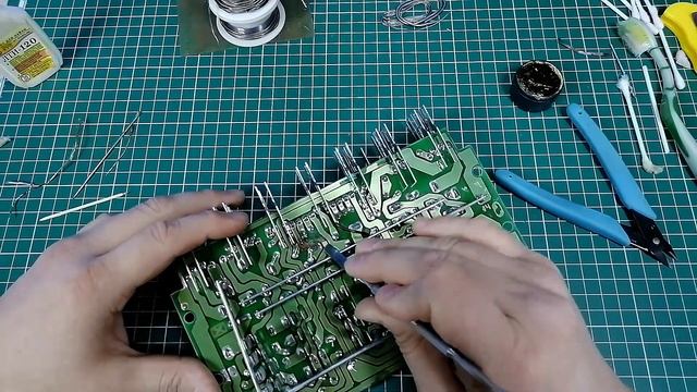Монтажный блок предохранителей ВАЗ 2107. Восстановление сгоревших дорожек. смотреть онлайн