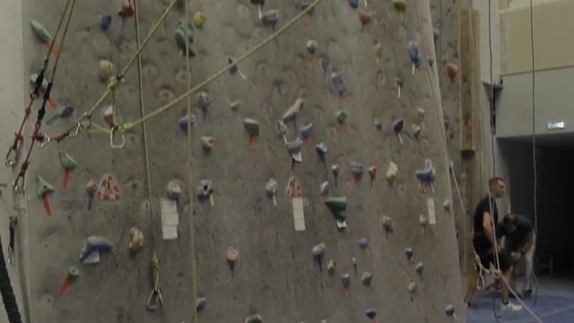 Hi Guys! #3 Скалодром | Некислый канал! смотреть онлайн