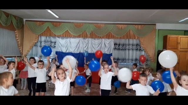 танцевальный флешмоб "Дню народного единства посвящается!" смотреть онлайн