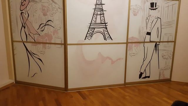 Матовая угловая перегородка с двусторонней УФ-печатью на стекле смотреть онлайн