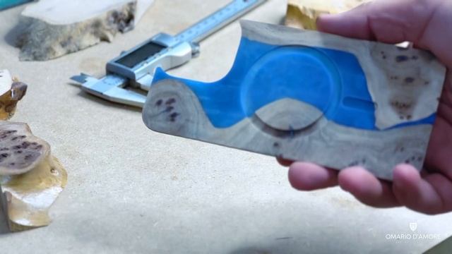 Creating epoxy resin and live edge wood iphone case / Процесс создания чехла серии Elemental Fusion смотреть онлайн