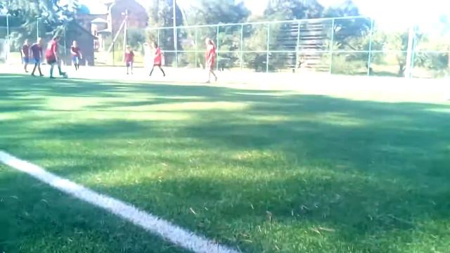 Футбол девочки против мальчиков 2:1 смотреть онлайн