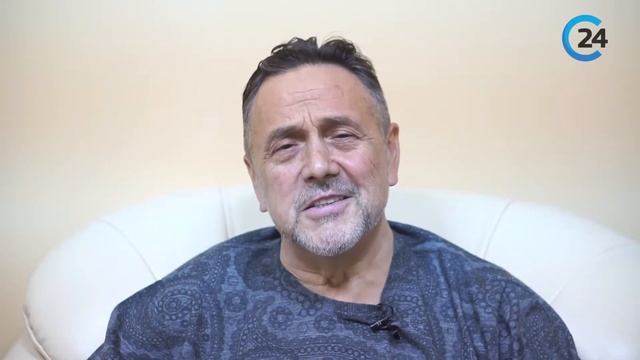 100) Ренат Ибрагимов читает стихотворение "Ключ" смотреть онлайн