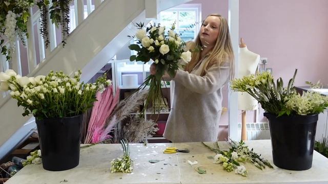 How To Make A Wedding Bouquet ? Neutral Theme Bridal Bouquet Tutorial смотреть онлайн